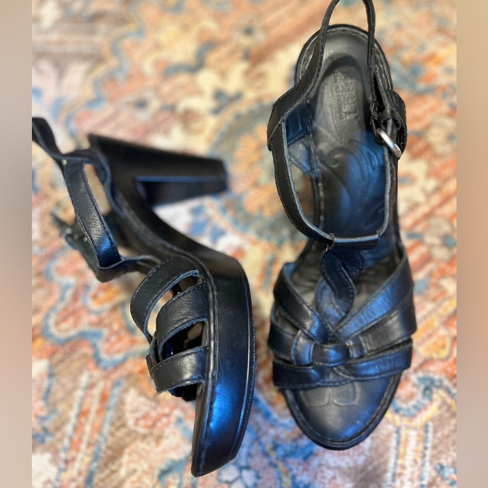 Women's Black Strappy Platform Sandals